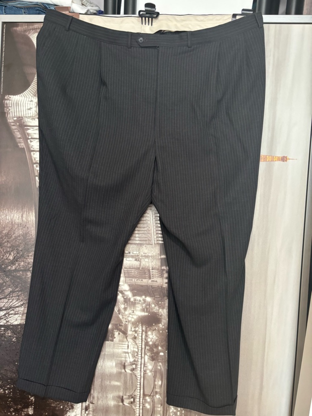 Big and Tall Men's 2 pc. Charcoal Pinstripe suit 100% wool Geoffrey Beene. - Picture 2 of 10